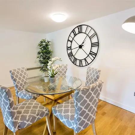 Lux City Centre 2 Bedroom Yourapartment *